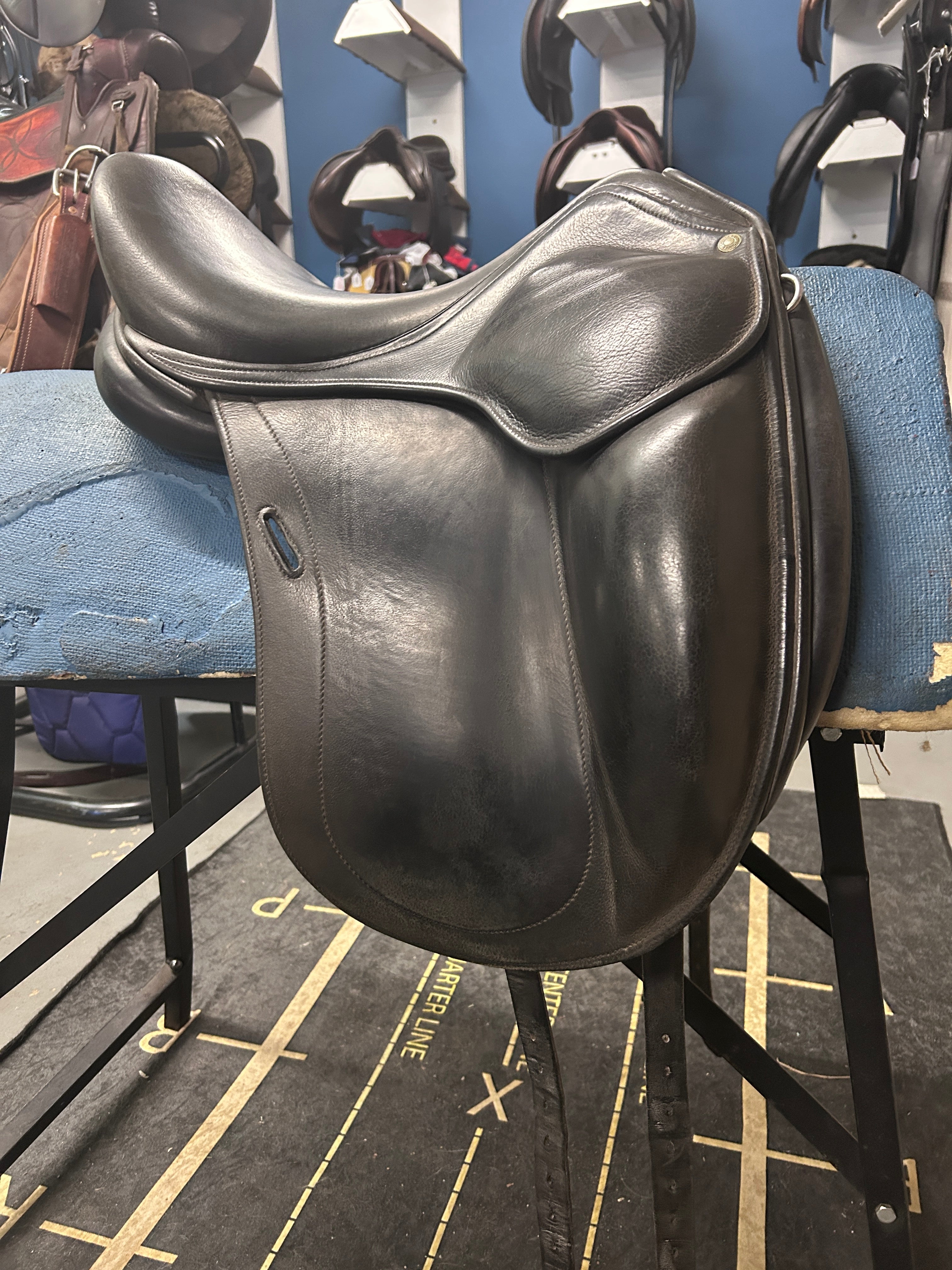 17" Childeric DAC Dressage Monoflap Saddle-Saddle-Consignment-Evolution Equestrian Co.