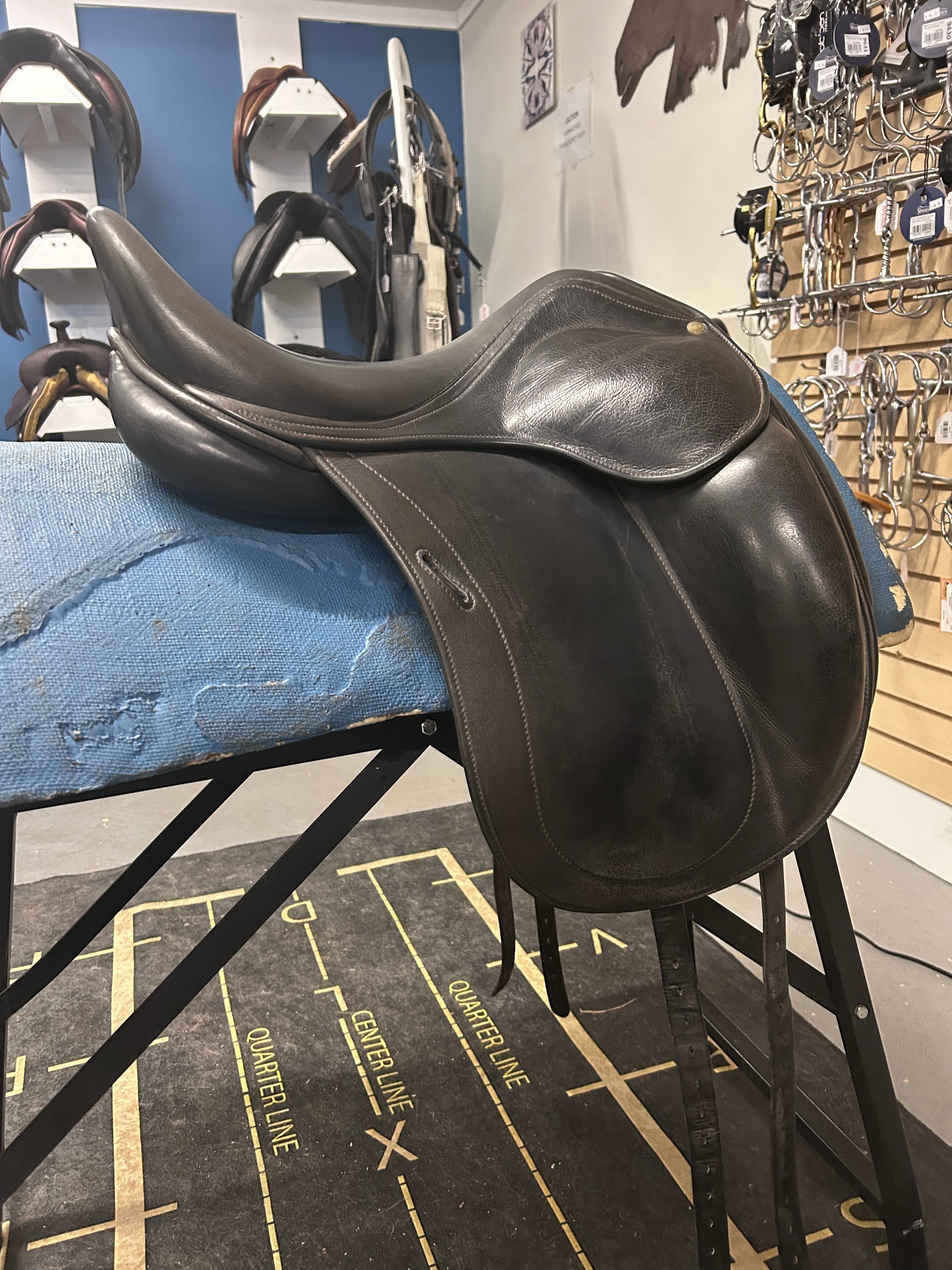17" Childeric DAC Dressage Monoflap Saddle-Saddle-Consignment-Evolution Equestrian Co.
