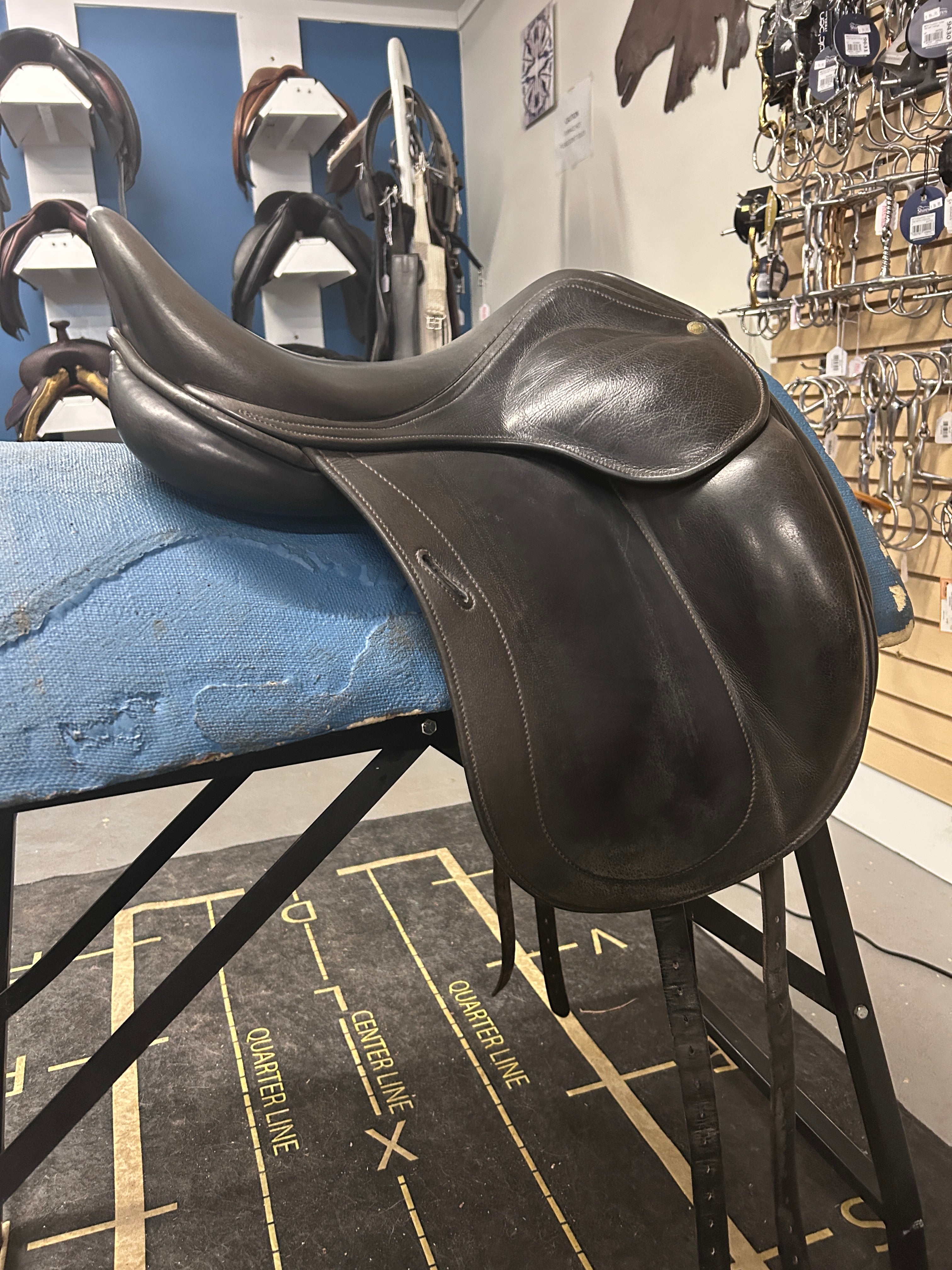 17" Childeric DAC Dressage Monoflap Saddle-Saddle-Consignment-Evolution Equestrian Co.