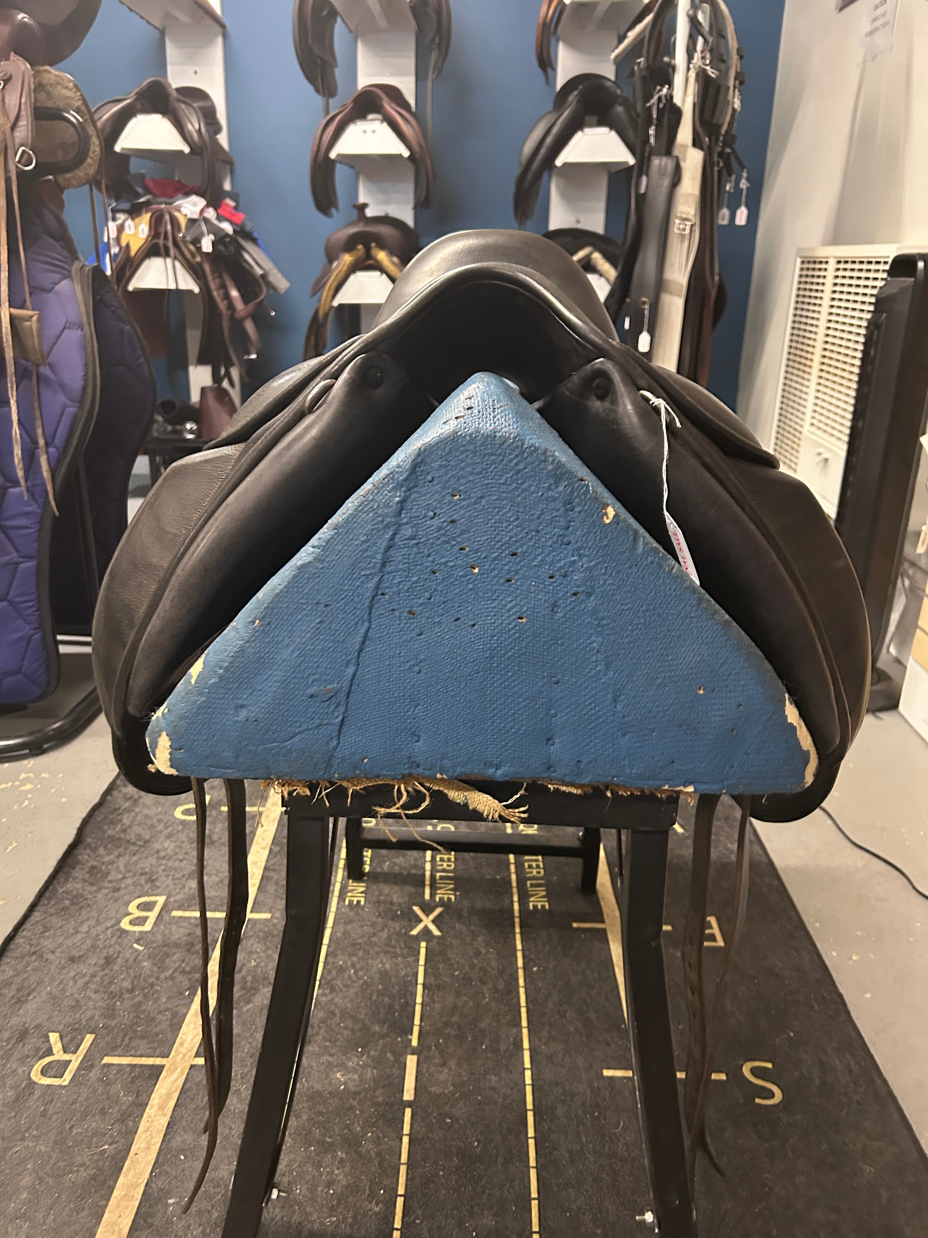 17" Childeric DAC Dressage Monoflap Saddle-Saddle-Consignment-Evolution Equestrian Co.