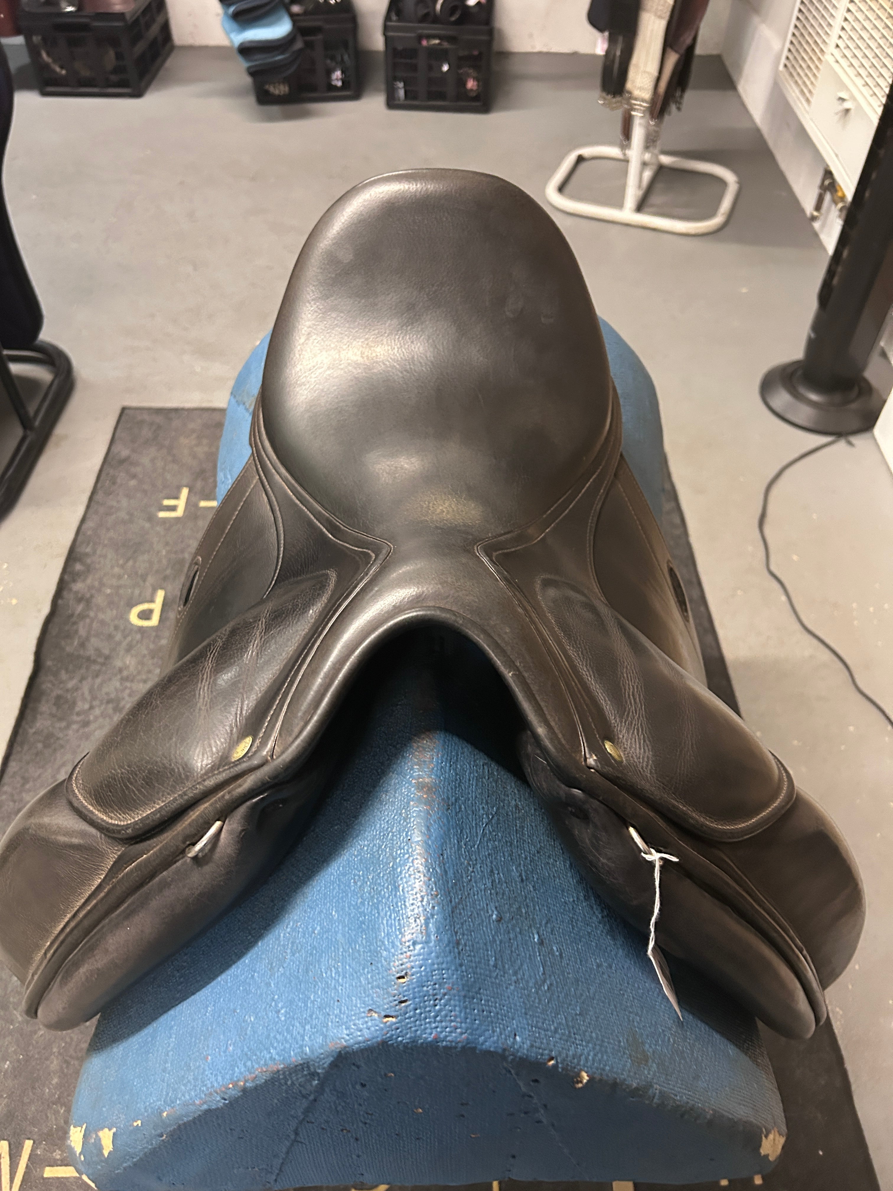 17" Childeric DAC Dressage Monoflap Saddle-Saddle-Consignment-Evolution Equestrian Co.