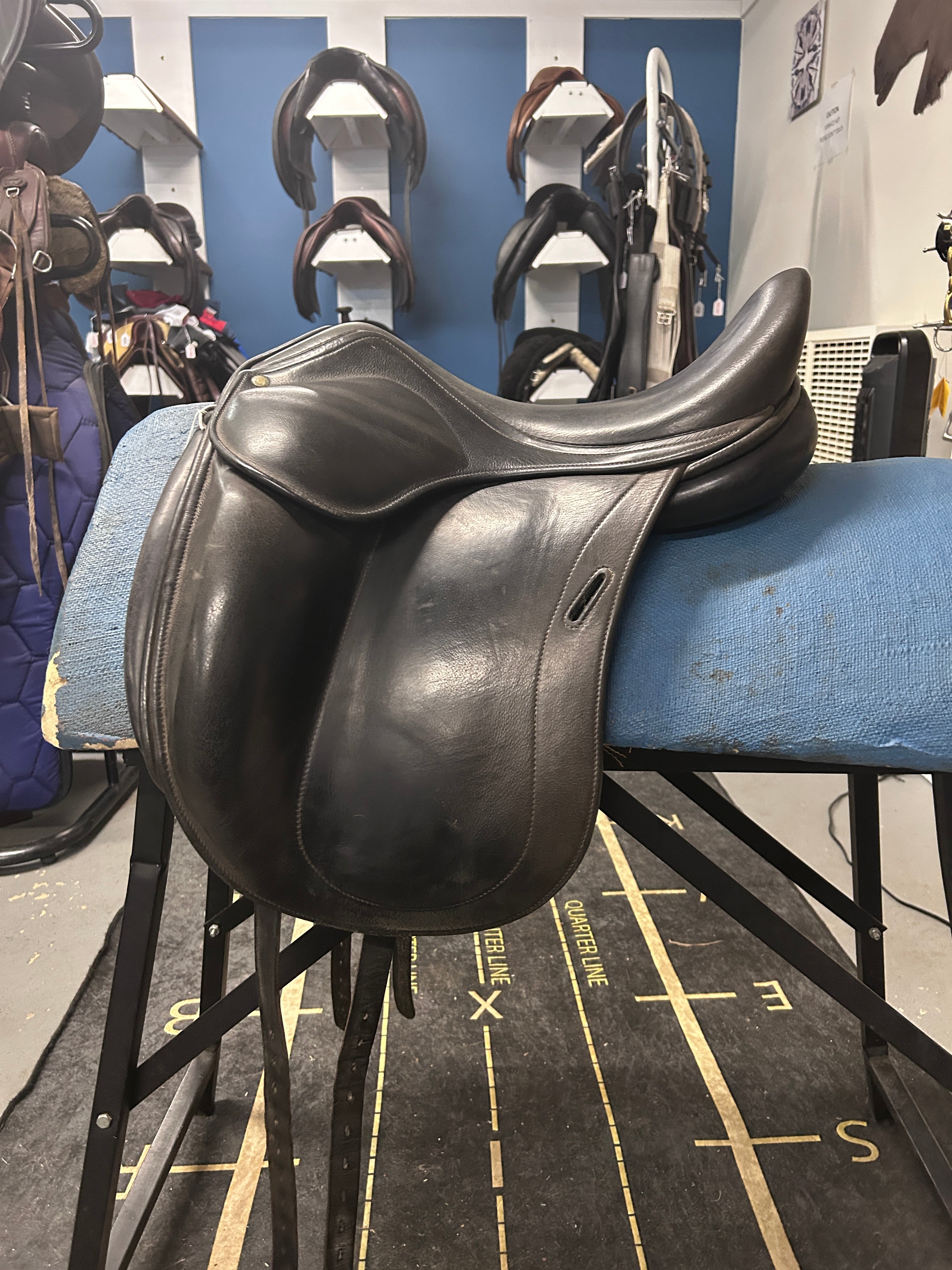 17" Childeric DAC Dressage Monoflap Saddle-Saddle-Consignment-Evolution Equestrian Co.