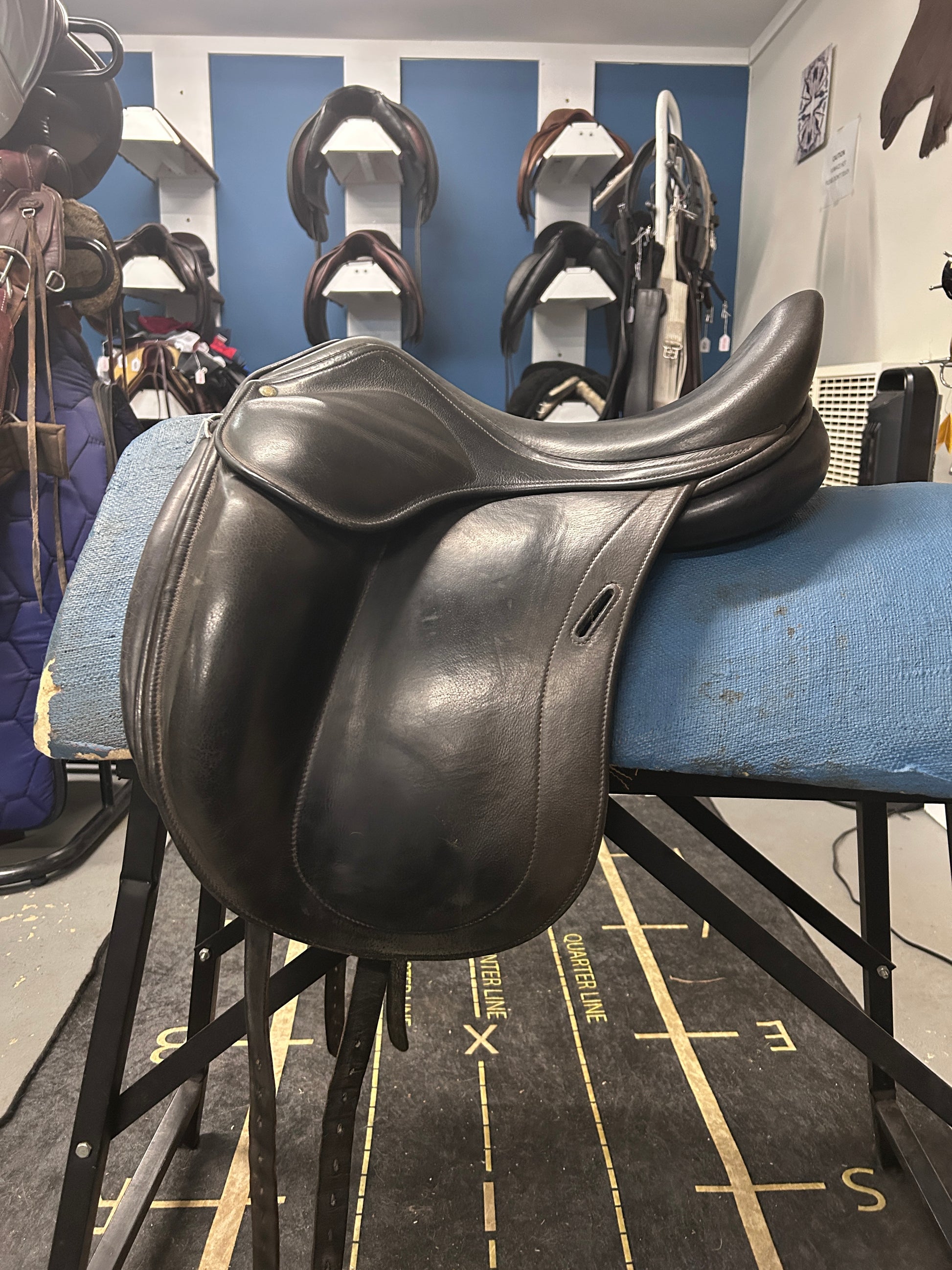 17" Childeric DAC Dressage Monoflap Saddle-Saddle-Consignment-Evolution Equestrian Co.