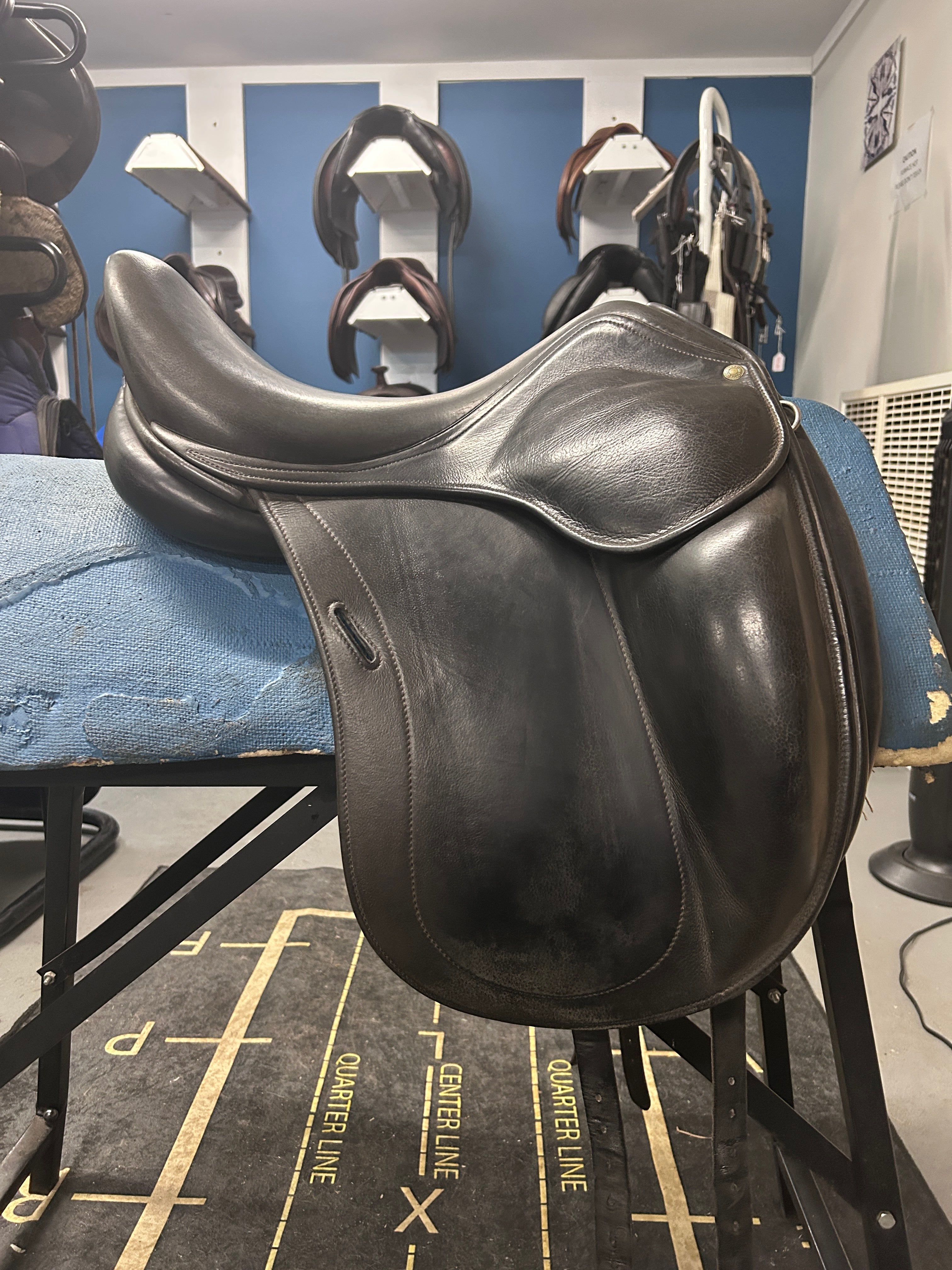 17" Childeric DAC Dressage Monoflap Saddle-Saddle-Consignment-Evolution Equestrian Co.