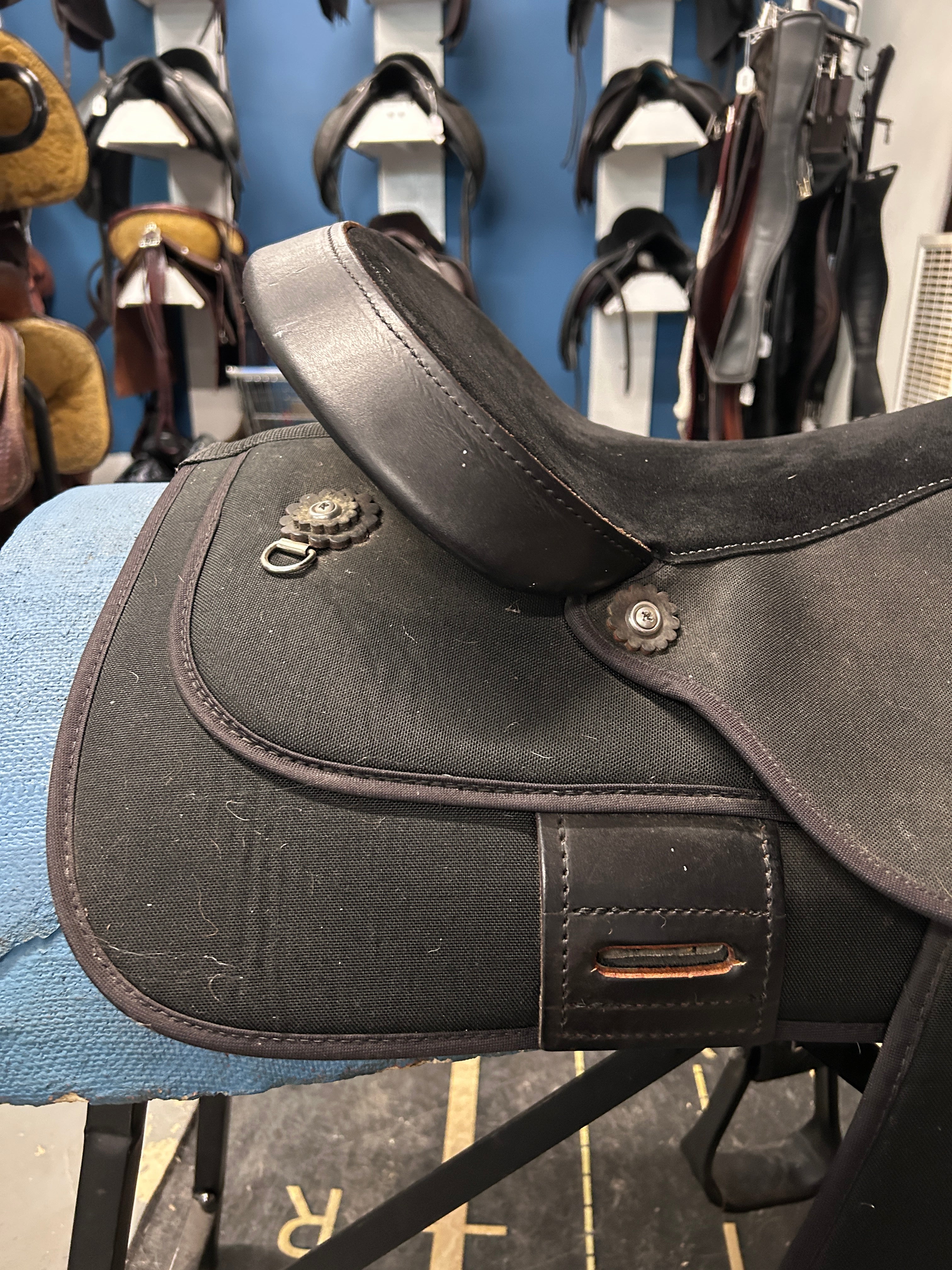 17" Circle Y Condura Trail Saddle-Saddle-Consignment-Evolution Equestrian Co.