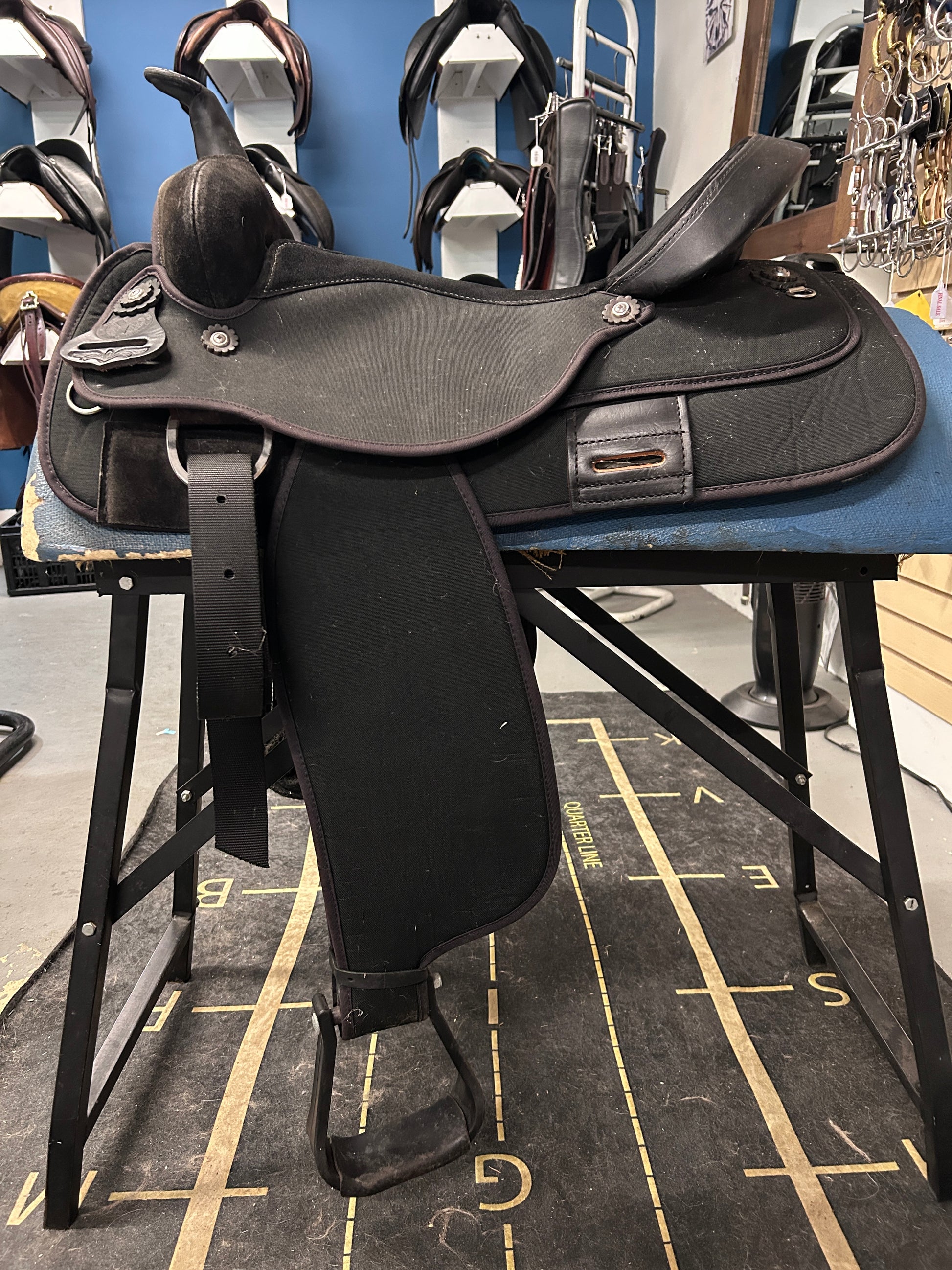 17" Circle Y Condura Trail Saddle-Saddle-Consignment-Evolution Equestrian Co.