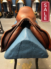 Load image into Gallery viewer, 17&quot; Frank Baines Edessa-Saddle-Consignment-Evolution Equestrian Co.
