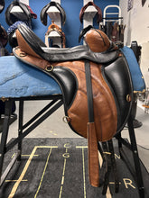 Load image into Gallery viewer, Sensation Hybrid Treeless Saddle
