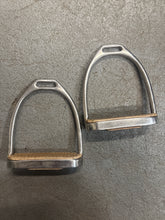 Load image into Gallery viewer, English Fillis Stirrup Irons 4.5&quot;
