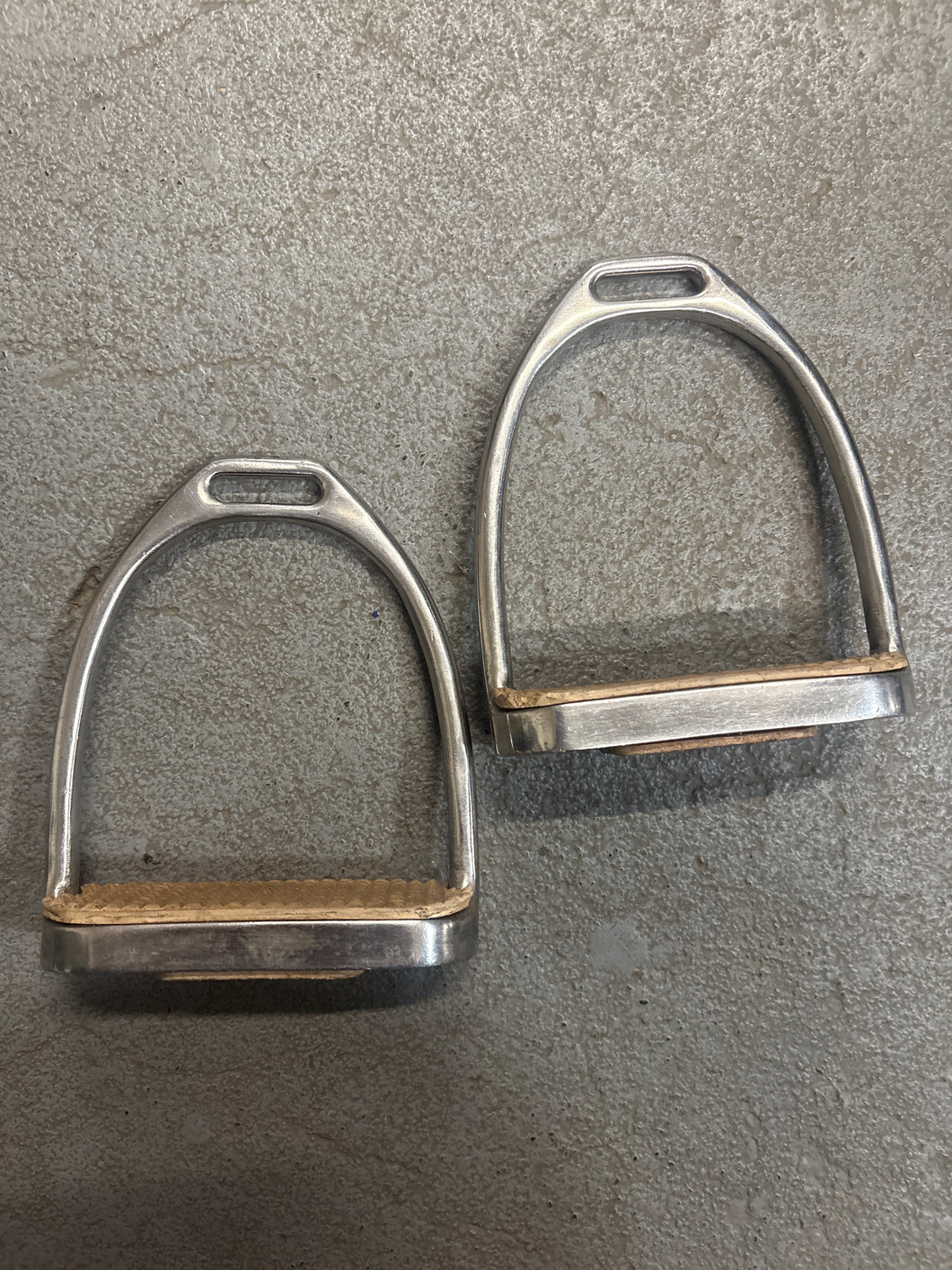 English Fillis Stirrup Irons 4.5