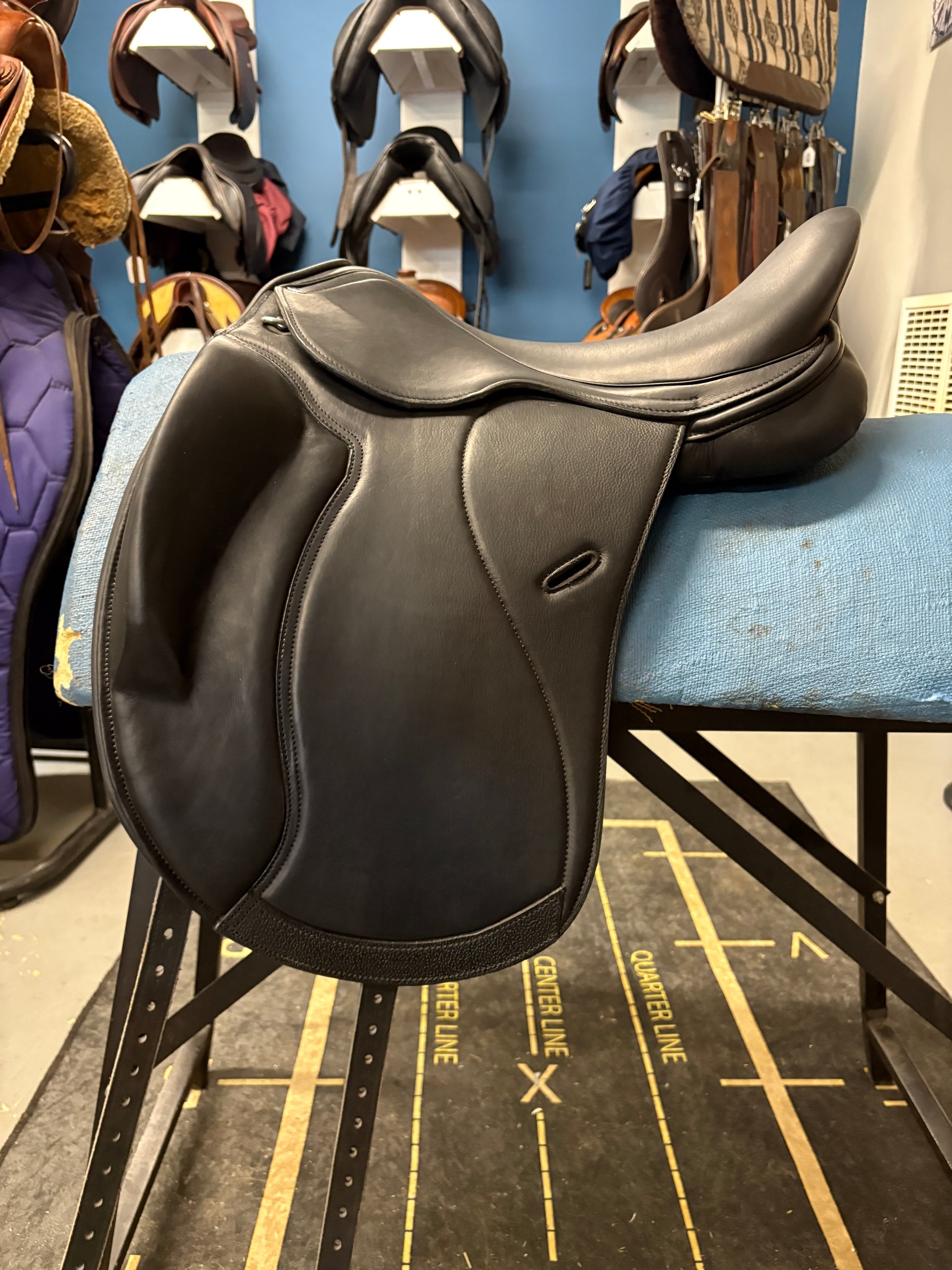 17.5" Cavaletti Monoflap Dressage Saddle-Saddle-Consignment-Evolution Equestrian Co.