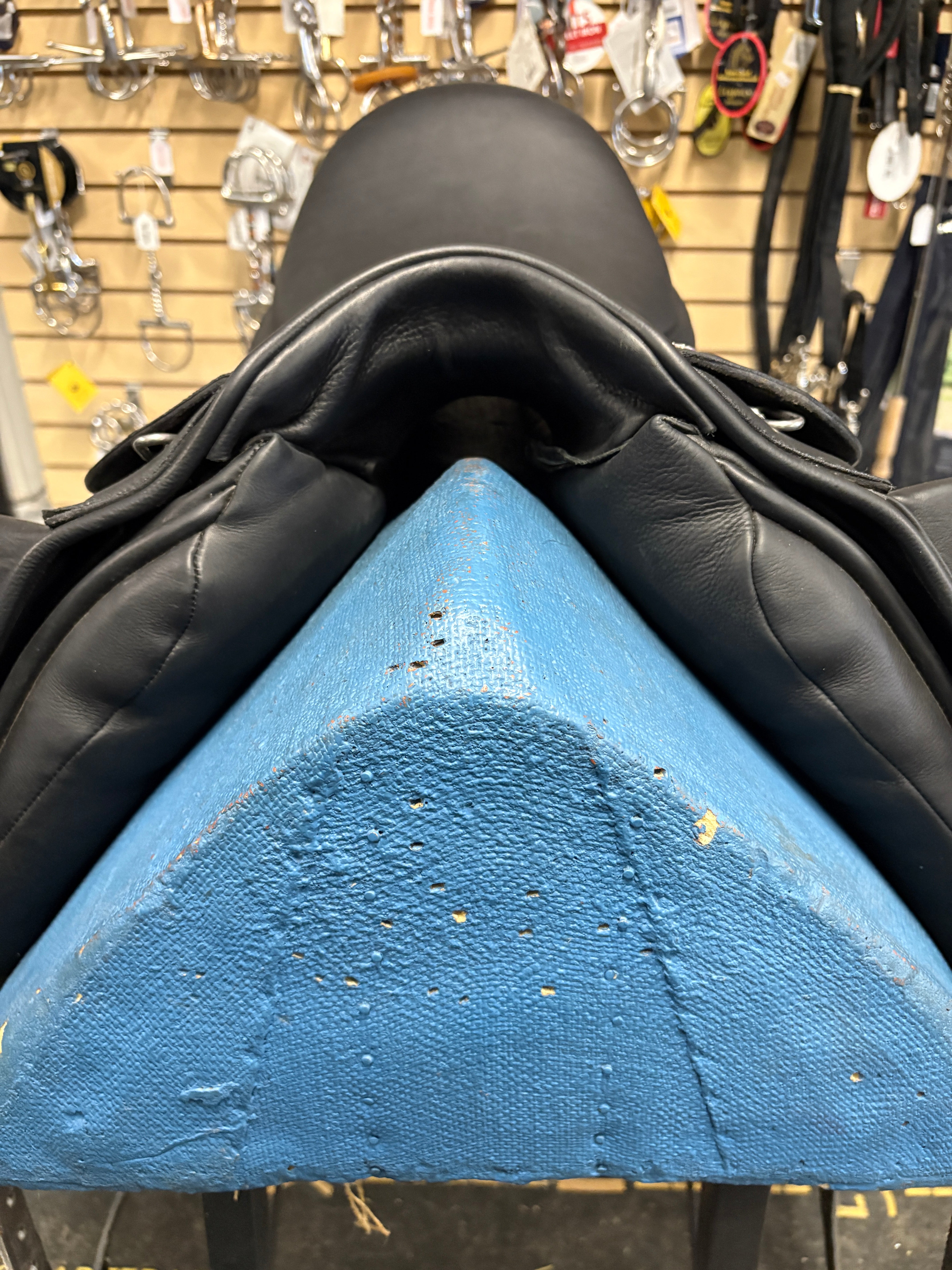 17.5" Cavaletti Monoflap Dressage Saddle-Saddle-Consignment-Evolution Equestrian Co.