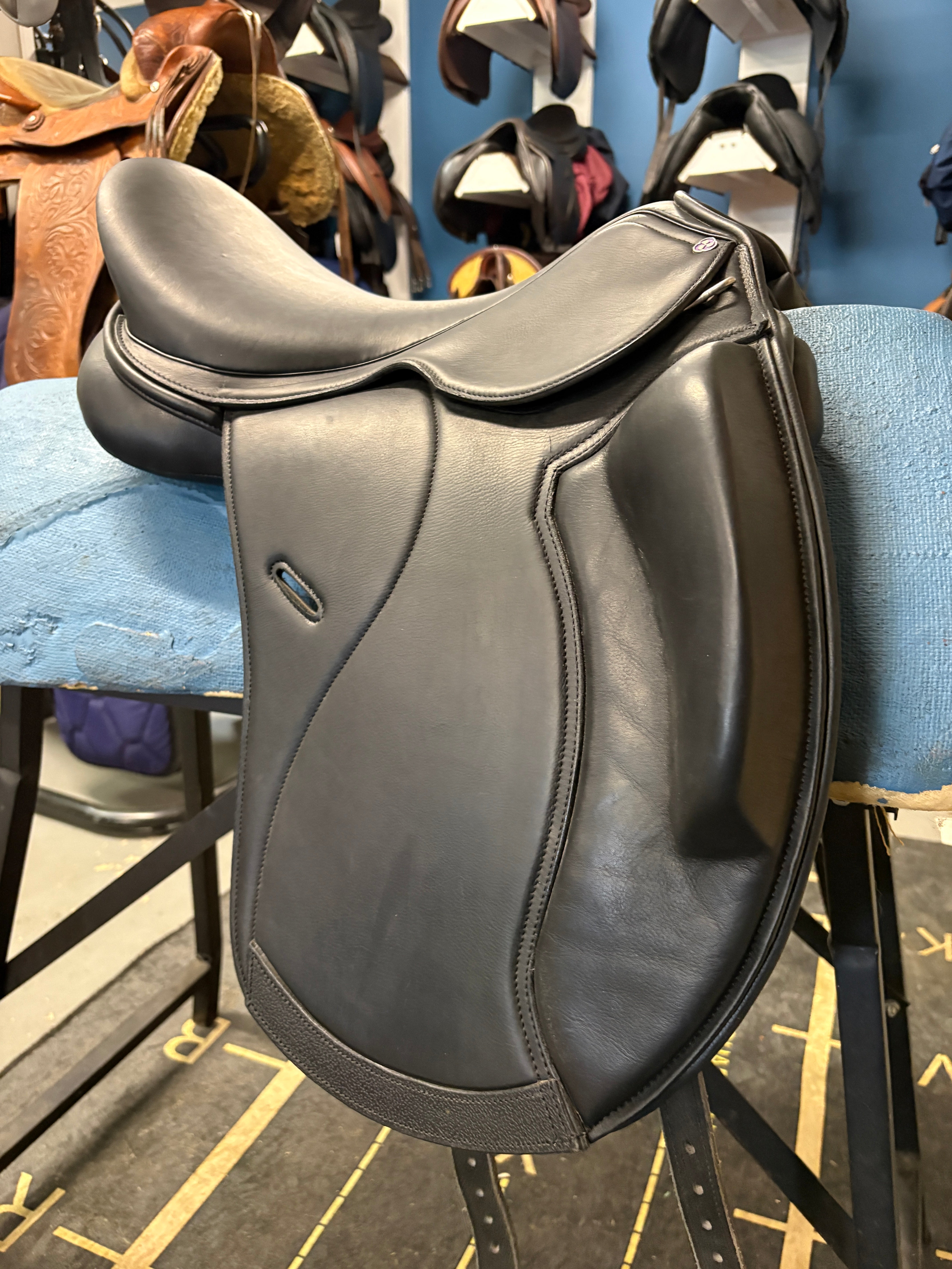 17.5" Cavaletti Monoflap Dressage Saddle-Saddle-Consignment-Evolution Equestrian Co.