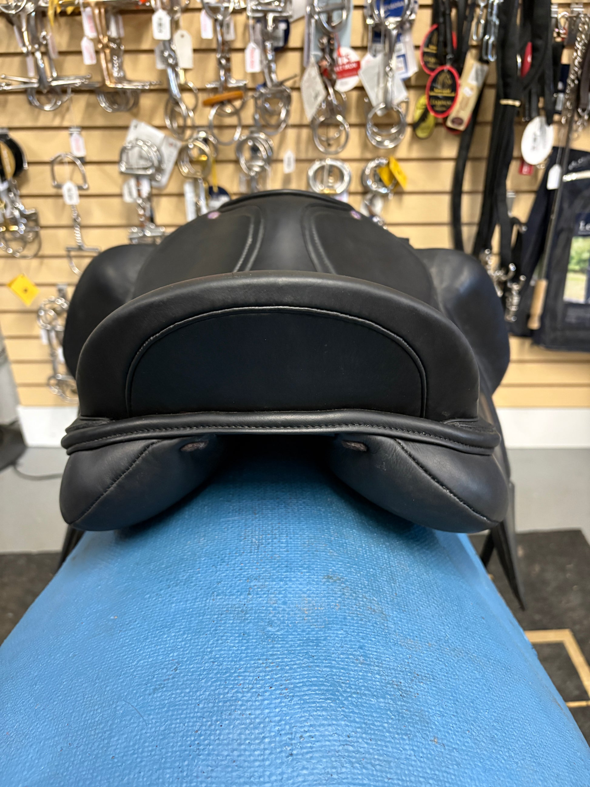17.5" Cavaletti Monoflap Dressage Saddle-Saddle-Consignment-Evolution Equestrian Co.