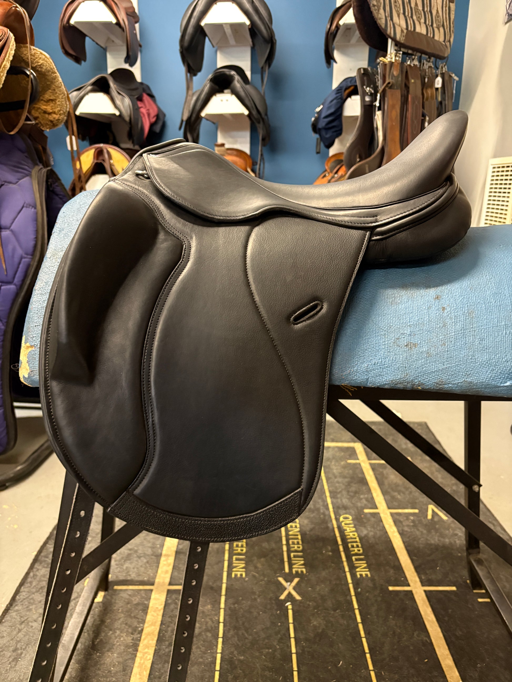 17.5" Cavaletti Monoflap Dressage Saddle-Saddle-Consignment-Evolution Equestrian Co.