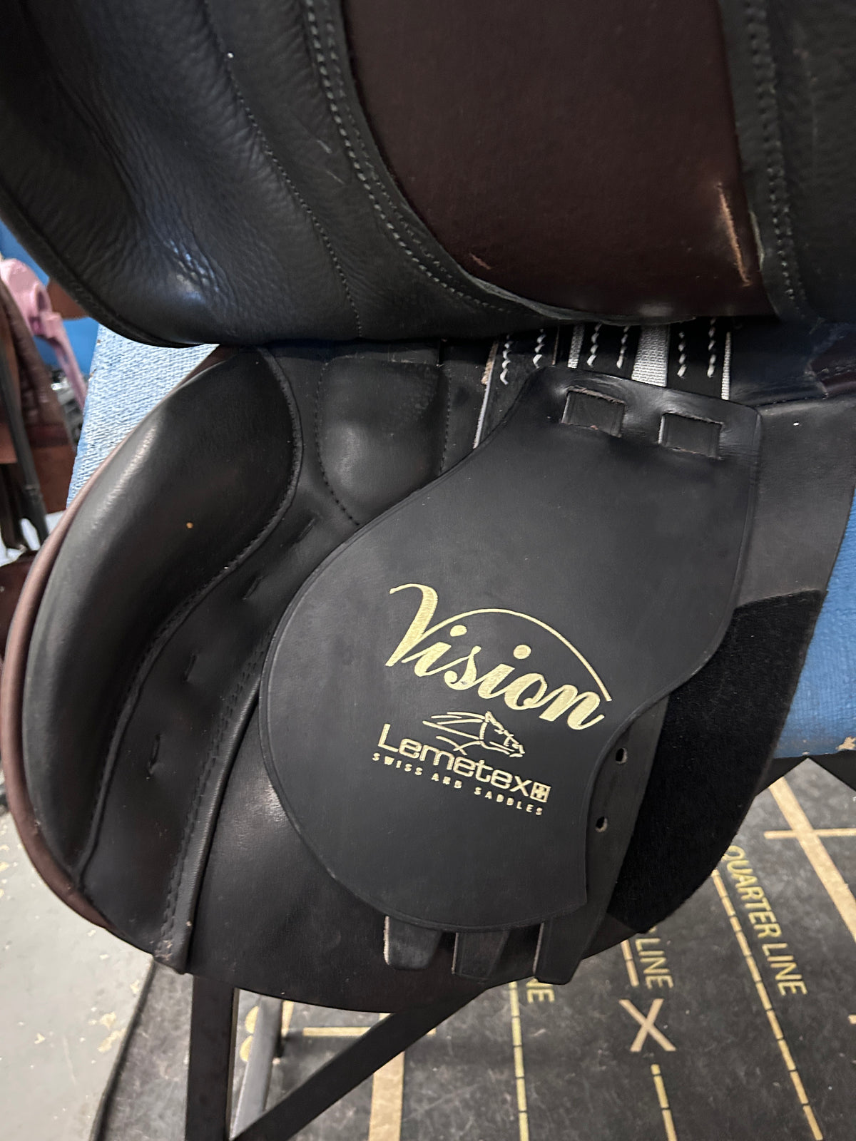 17.5" Courbette Vision Close Contact Saddle-Saddle-Consignment-Evolution Equestrian Co.