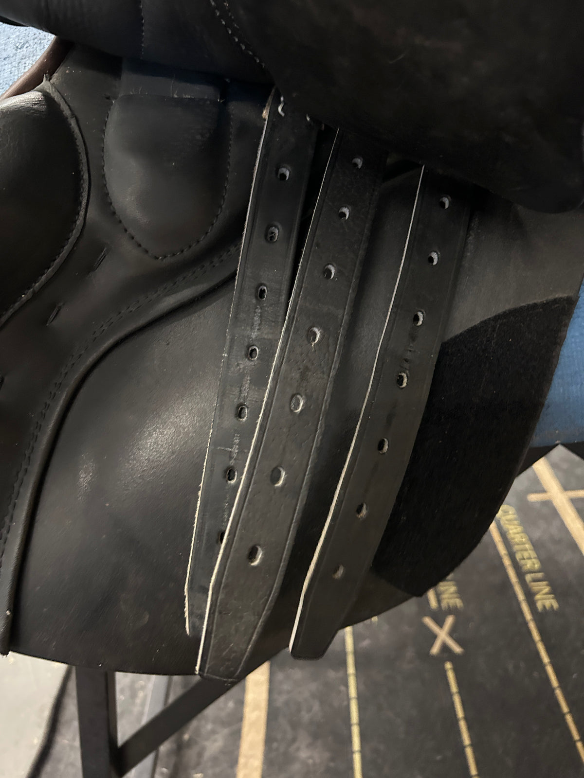 17.5" Courbette Vision Close Contact Saddle-Saddle-Consignment-Evolution Equestrian Co.