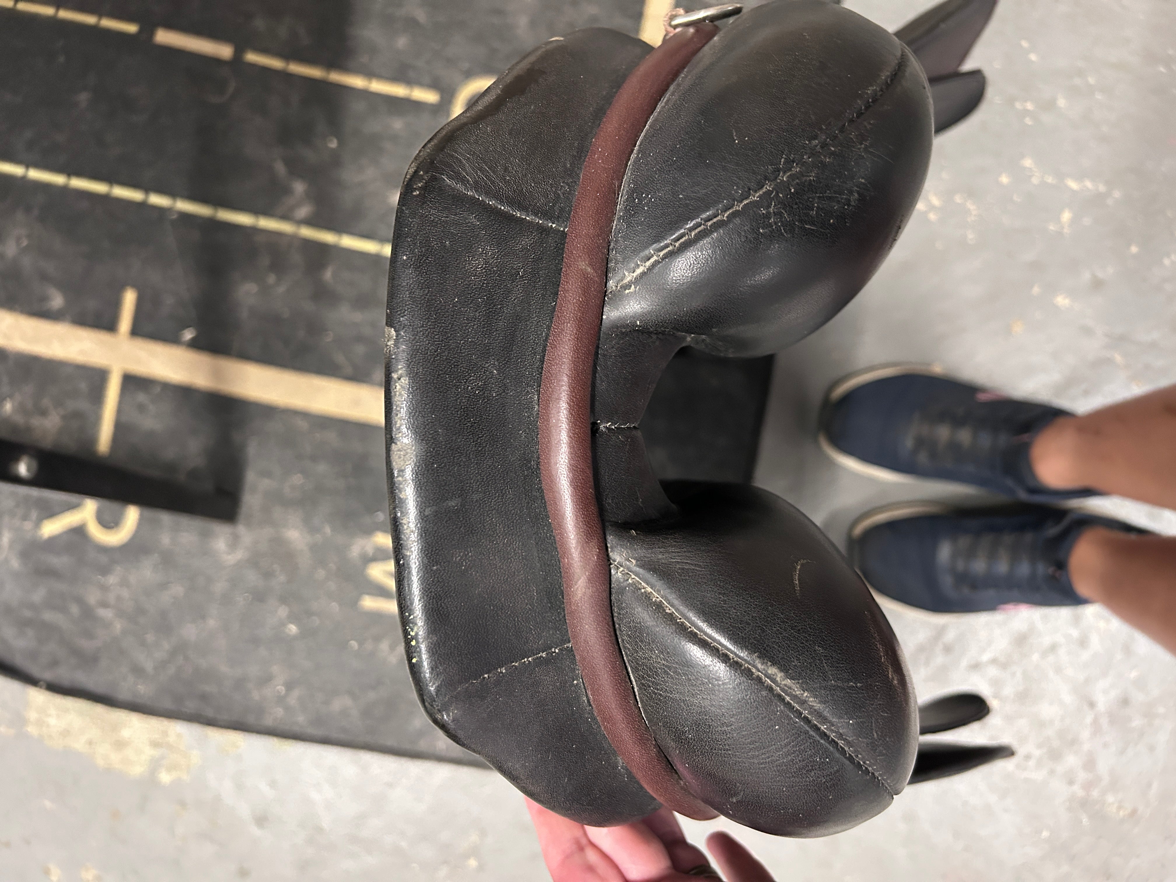 17.5" Courbette Vision Close Contact Saddle-Saddle-Consignment-Evolution Equestrian Co.