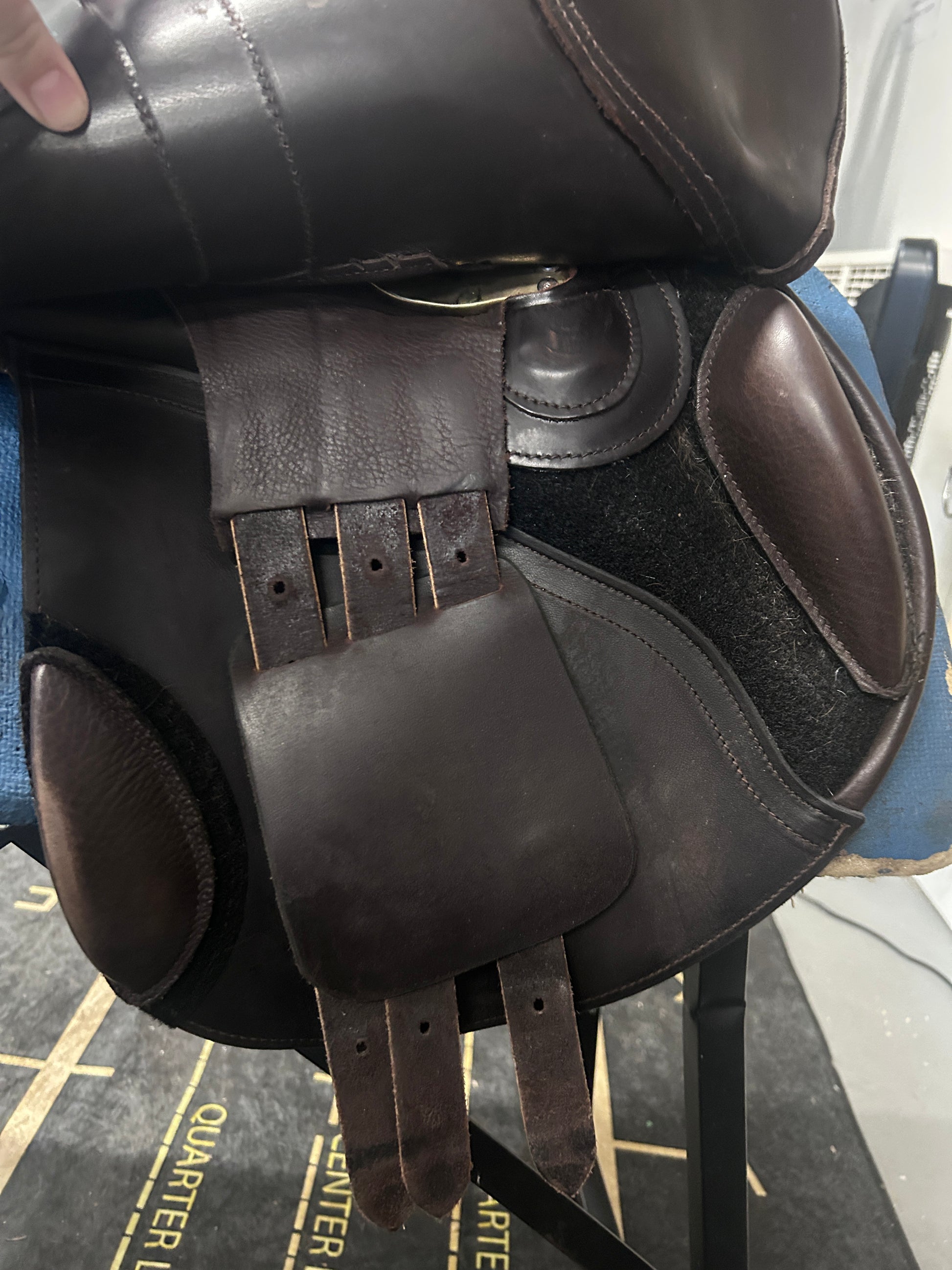 17.5" Frank Baines Reflex Close Contact Saddle-Saddle-Consignment-Evolution Equestrian Co.