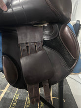 Load image into Gallery viewer, 17.5" Frank Baines Reflex Close Contact Saddle-Saddle-Consignment-Evolution Equestrian Co.
