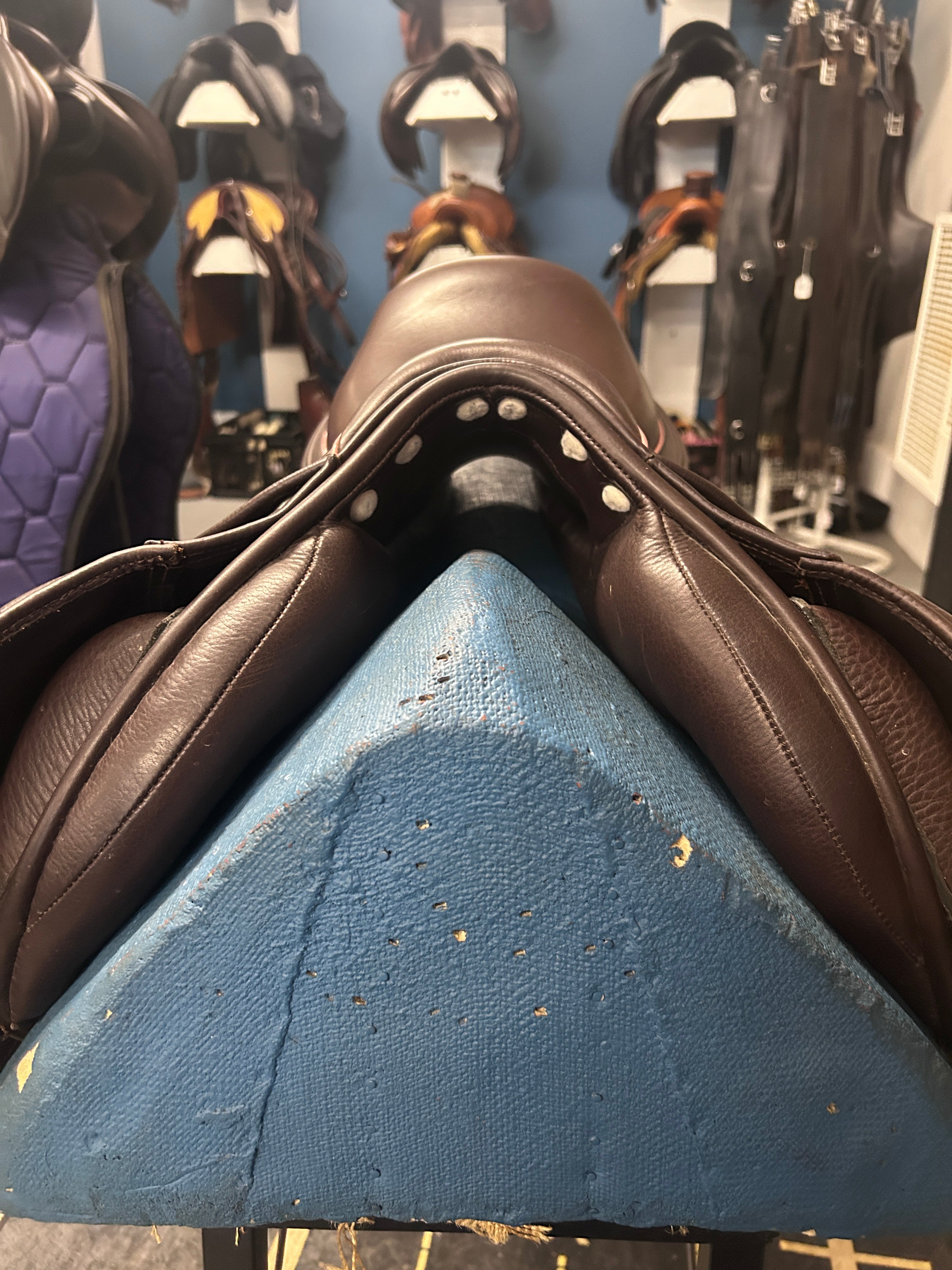 17.5" Frank Baines Reflex Close Contact Saddle-Saddle-Consignment-Evolution Equestrian Co.