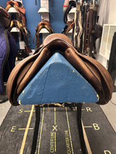Load image into Gallery viewer, 17.5&quot; HDR Rivella Adjustable English Saddle-Saddle-Consignment-Evolution Equestrian Co.
