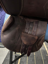 Load image into Gallery viewer, 17.5&quot; HDR Rivella Adjustable English Saddle-Saddle-Consignment-Evolution Equestrian Co.
