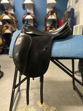 Load image into Gallery viewer, 17.5&quot; Passier Relevant Dressage Saddle-Saddle-Consignment-Evolution Equestrian Co.
