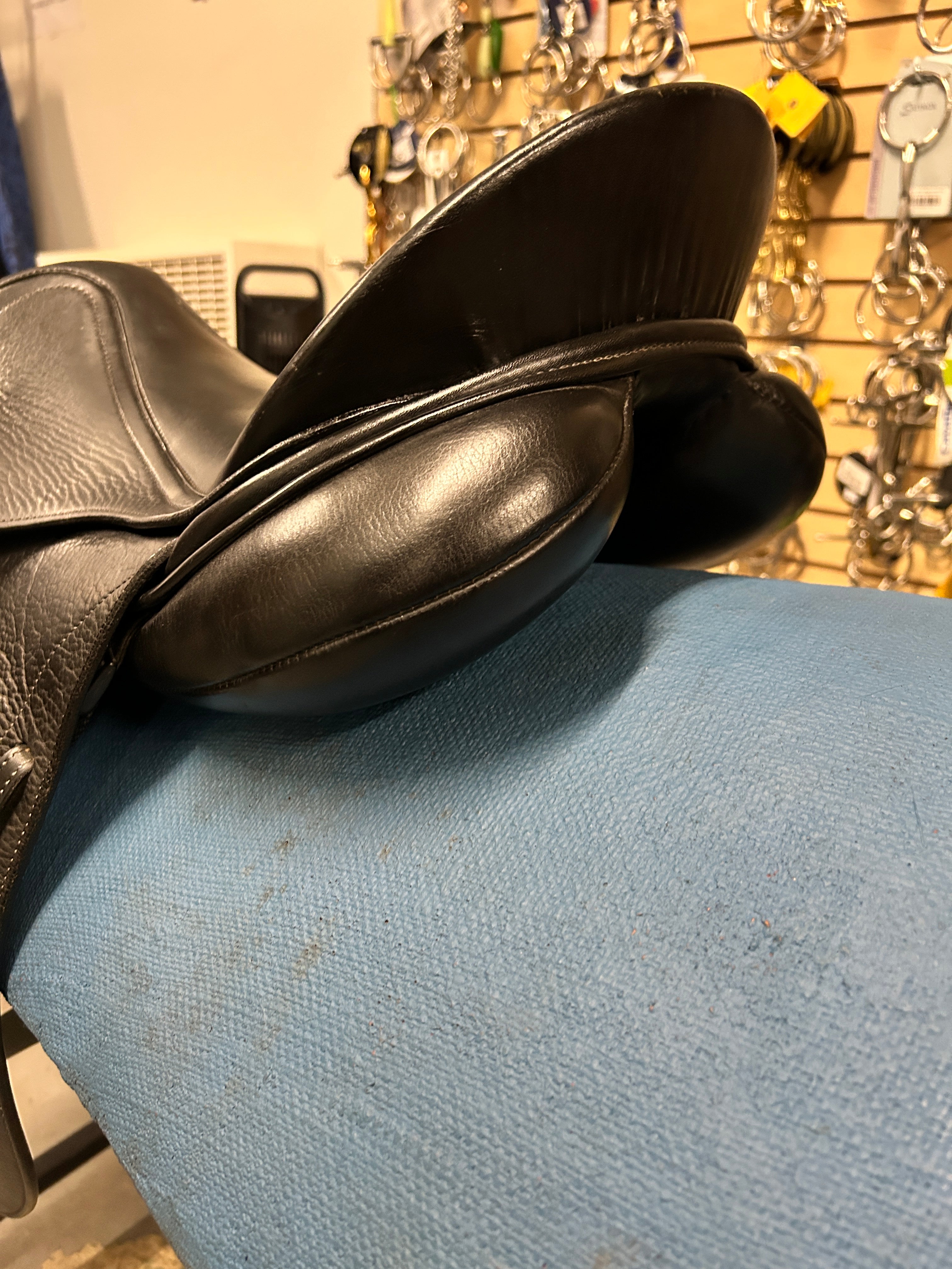 17.5" Schleese Wave Dressage Saddle-Saddle-Consignment-Evolution Equestrian Co.
