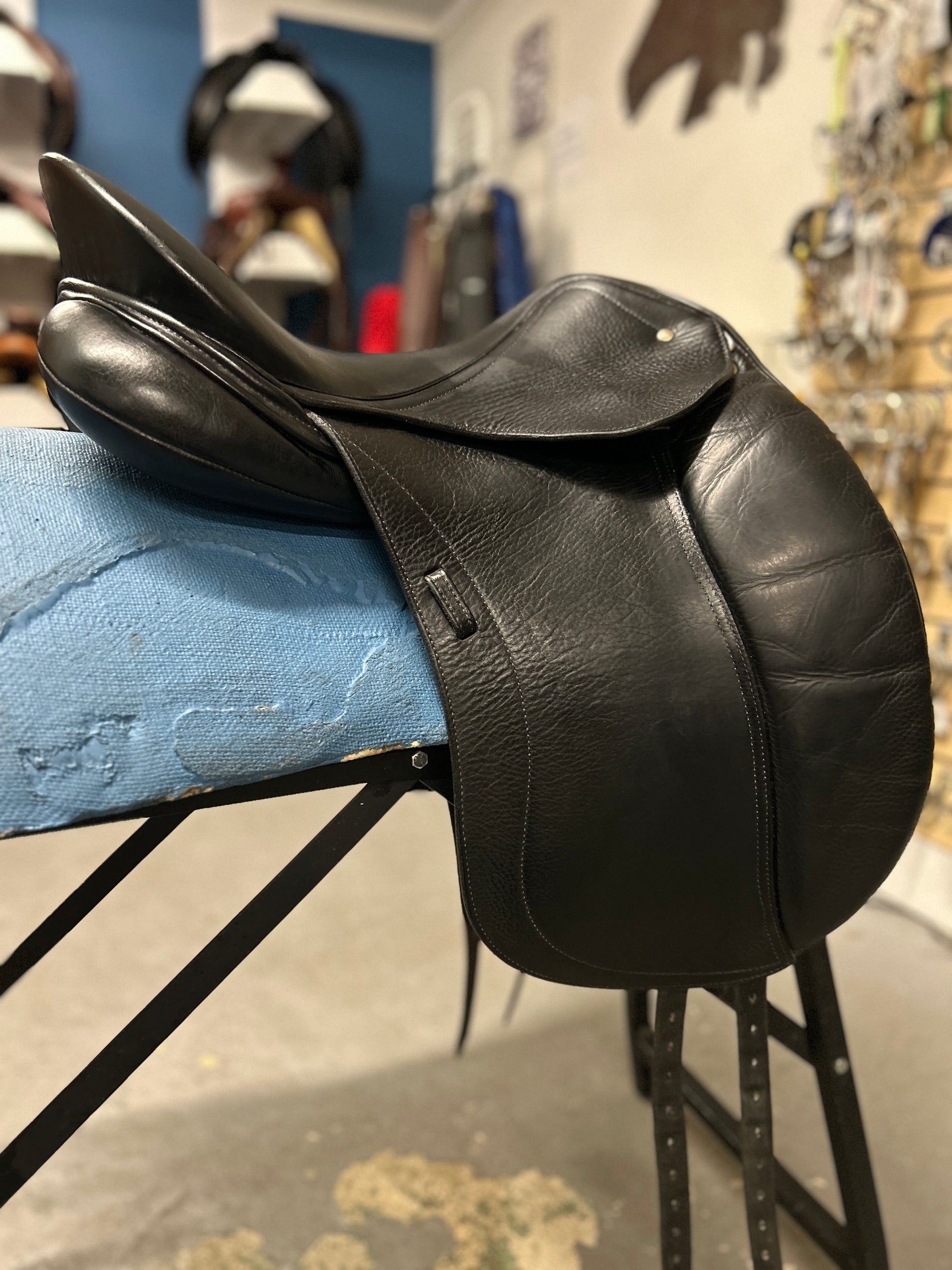 17.5" Schleese Wave Dressage Saddle-Saddle-Consignment-Evolution Equestrian Co.