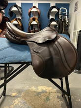 Load image into Gallery viewer, 17.5&quot; Stubben Roxanne Close Contact Saddle-Saddle-Consignment-Evolution Equestrian Co.
