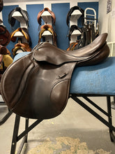 Load image into Gallery viewer, 17.5&quot; Stubben Roxanne Close Contact Saddle-Saddle-Consignment-Evolution Equestrian Co.
