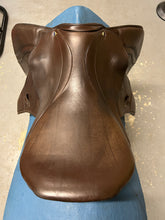 Load image into Gallery viewer, 17.5&quot; Stubben Roxanne Close Contact Saddle-Saddle-Consignment-Evolution Equestrian Co.
