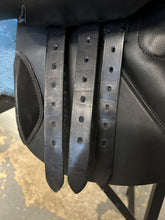 Load image into Gallery viewer, 17.5&quot; Stubben Virginia Close Contact Saddle-Saddle-Consignment-Evolution Equestrian Co.
