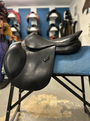 Stubben_Wool_Flocked_Black_Close_Contact_Saddle