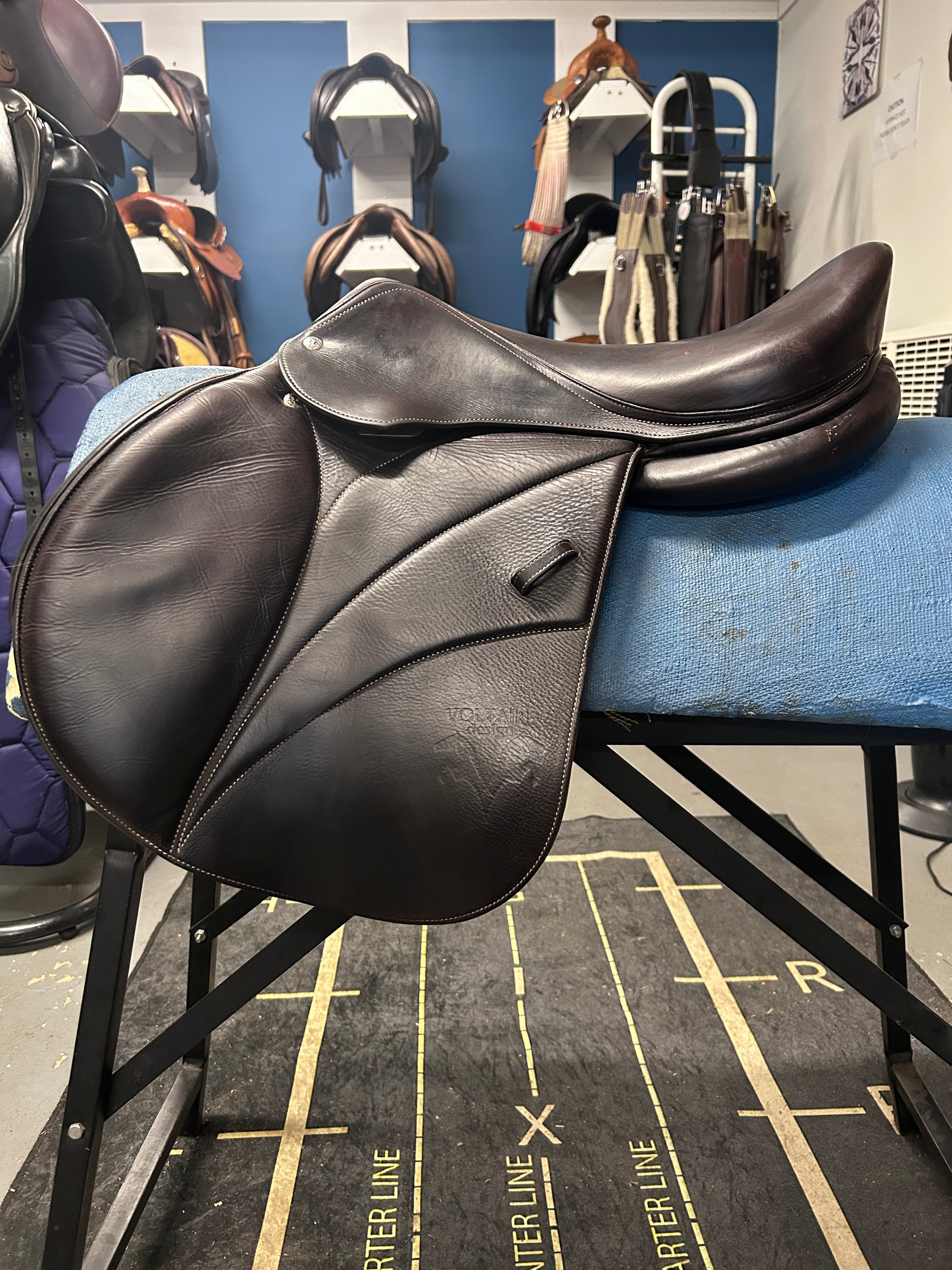 17.5" Voltaire Blue Infinite 3AA Close Contact Saddle-Saddle-Consignment-Evolution Equestrian Co.