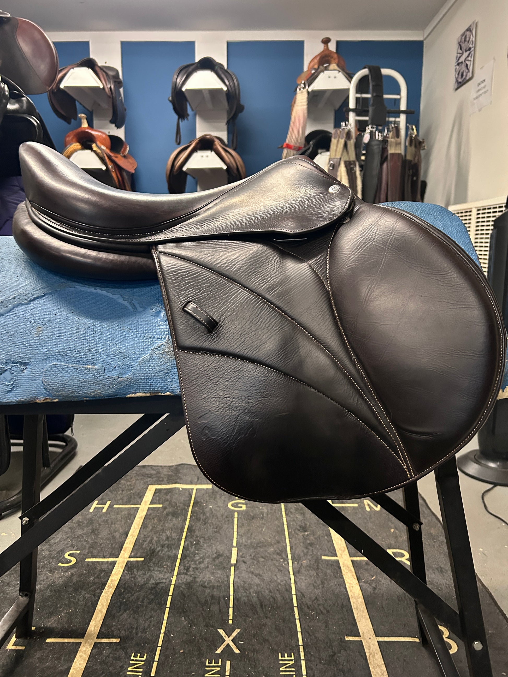 17.5" Voltaire Blue Infinite 3AA Close Contact Saddle-Saddle-Consignment-Evolution Equestrian Co.