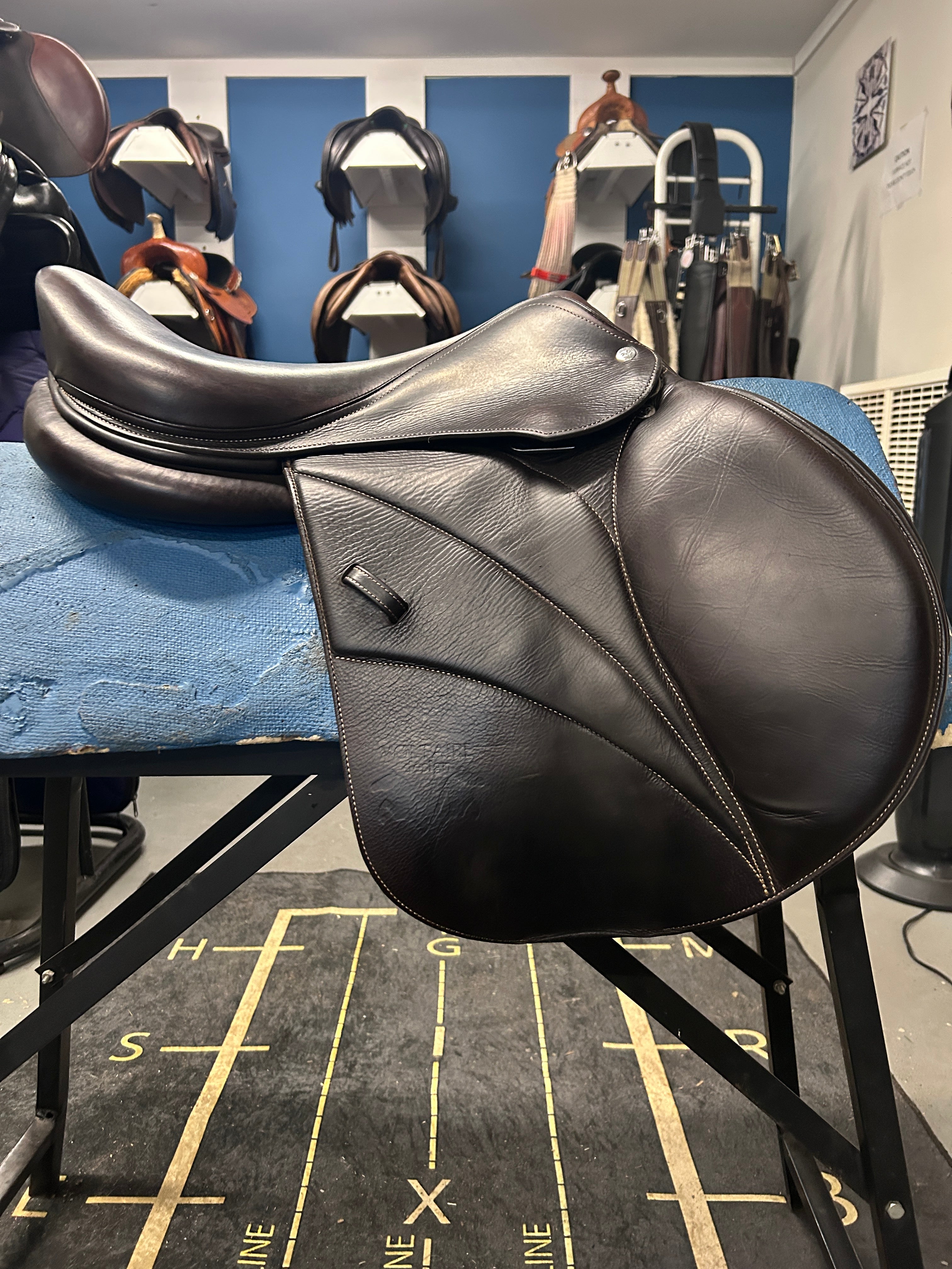 17.5" Voltaire Blue Infinite 3AA Close Contact Saddle-Saddle-Consignment-Evolution Equestrian Co.