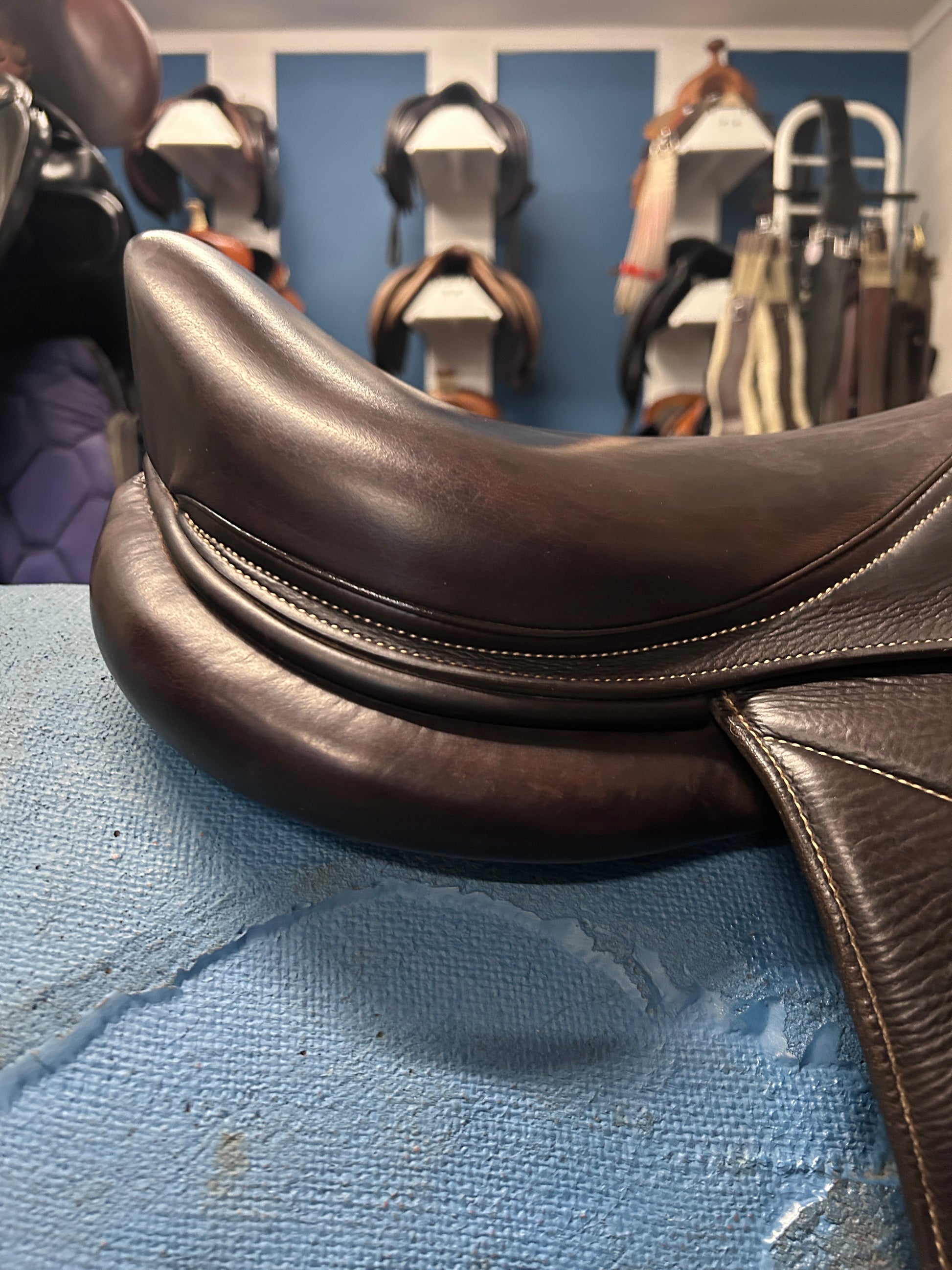 17.5" Voltaire Blue Infinite 3AA Close Contact Saddle-Saddle-Consignment-Evolution Equestrian Co.