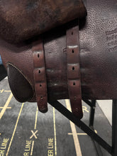 Load image into Gallery viewer, 17.5&quot; Voltaire Blue Infinite 3AA Close Contact Saddle-Saddle-Consignment-Evolution Equestrian Co.
