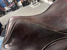 Load image into Gallery viewer, 17.5&quot; Voltaire Blue Infinite 3AA Close Contact Saddle-Saddle-Consignment-Evolution Equestrian Co.
