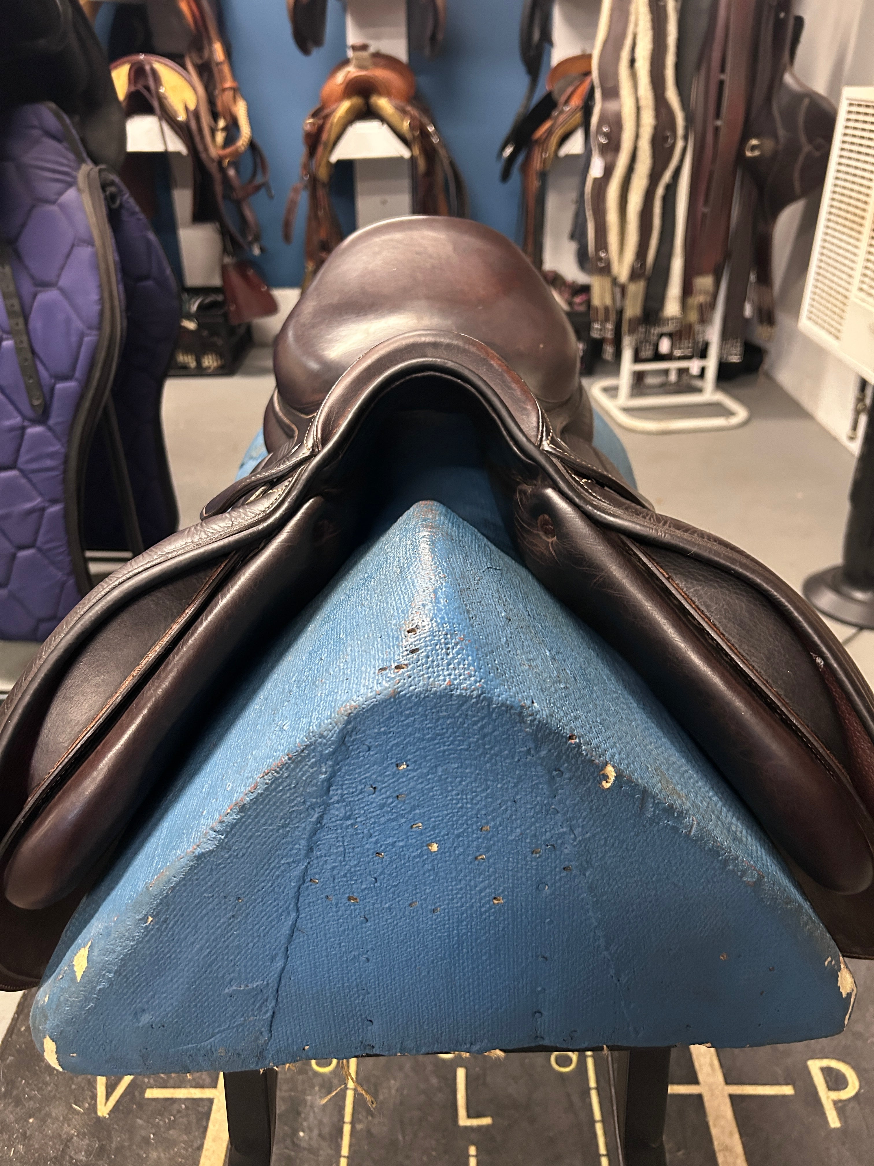 17.5" Voltaire Blue Infinite 3AA Close Contact Saddle-Saddle-Consignment-Evolution Equestrian Co.