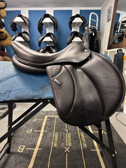 17.5" Voltaire Stuttgart 3A Close Contact Saddle-Saddle-Consignment-Evolution Equestrian Co.