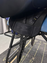 Load image into Gallery viewer, 17.5&quot; Wintec Pro Endurance Saddle-Saddle-Consignment-Evolution Equestrian Co.
