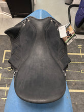 Load image into Gallery viewer, 17.5&quot; Wintec Pro Endurance Saddle-Saddle-Consignment-Evolution Equestrian Co.
