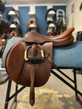 Load image into Gallery viewer, 17&quot; St. Lourdes English Saddle
