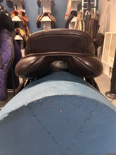 Load image into Gallery viewer, 18&quot; Albion Legend K2 Close Contact Saddle-Saddle-Consignment-Evolution Equestrian Co.
