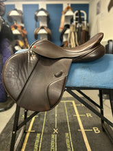 Load image into Gallery viewer, 18&quot; Albion Legend K2 Close Contact Saddle-Saddle-Consignment-Evolution Equestrian Co.
