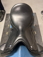 Load image into Gallery viewer, 18&quot; Frank Baines Adagio Dressage Saddle-Saddle-Consignment-Evolution Equestrian Co.
