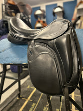 Load image into Gallery viewer, 18&quot; Frank Baines Adagio Dressage Saddle-Saddle-Consignment-Evolution Equestrian Co.
